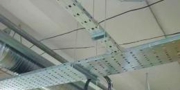Монтаж кабельных лотков к потолку и потолочным системам